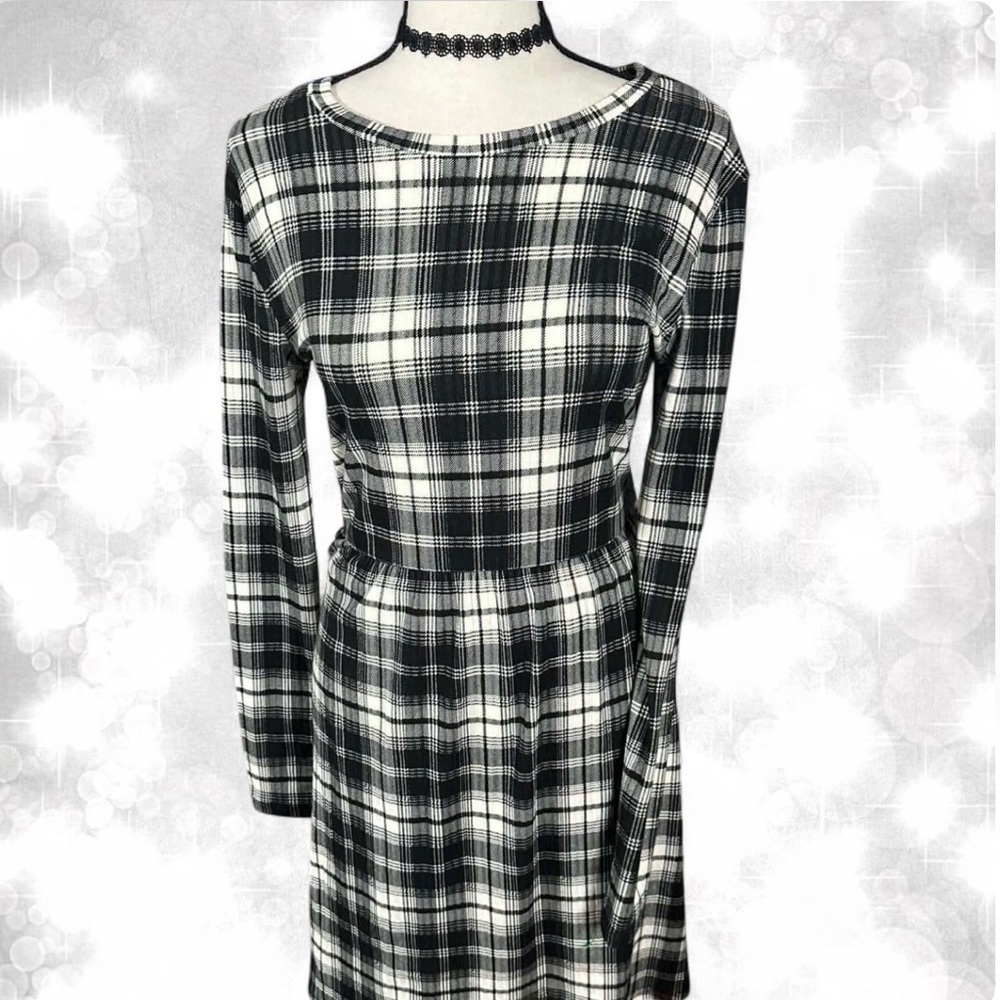 Babydoll Goth Plaid Black and White Long Sleeve Mini/Midi Dress
